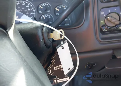 2002 Chevrolet Silverado 1500 z USA, uszkodzony, nr VIN 1GCEC14W82Z205064